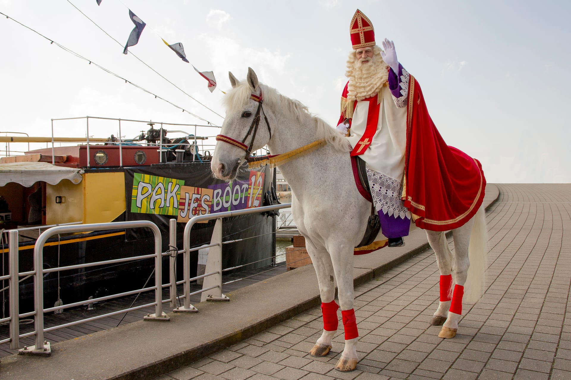 Sinterklaas op de Pakjesboot met paard — Geblaf op de Pakjesboot (2016)